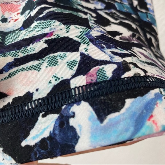 Lululemon- Wunder Under High Rise 1/2 Tight 17” Culture- Size 6 - Picture 4 of 7